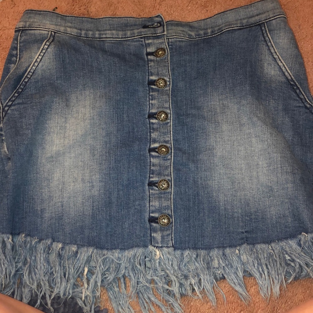 Button down jean skirt w fringed bottom